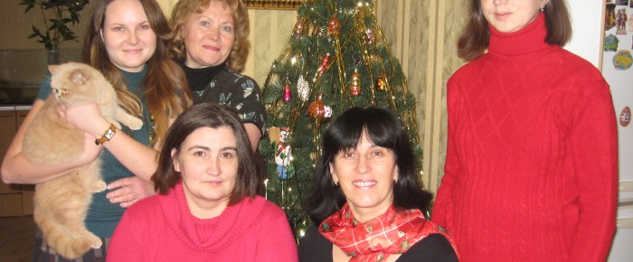 Участницы христианского клуба «Рута» собрались для Рождественского общения и упаковки посылок в восточные районы Украины